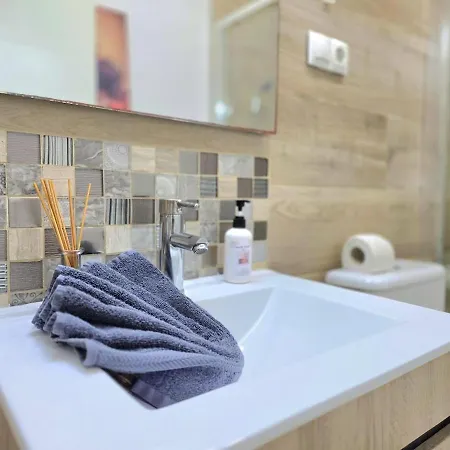 Pearl One Bedroom Full Kitchenapartment Center By Namaste Elite Torremolinos