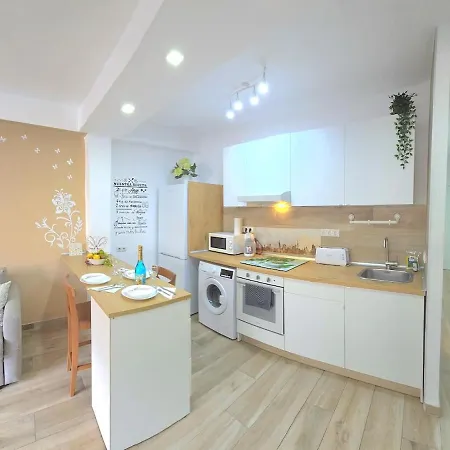 Pearl One Bedroom Full Kitchenapartment Center By Namaste Elite Apartamento Torremolinos